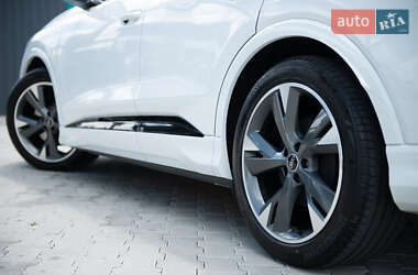 Позашляховик / Кросовер Audi Q4 e-tron 2022 в 