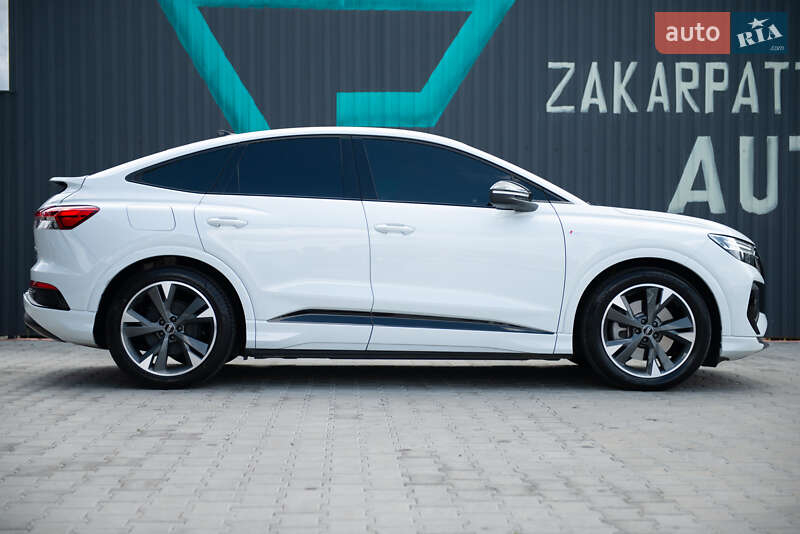 Позашляховик / Кросовер Audi Q4 e-tron 2022 в Мукачевому