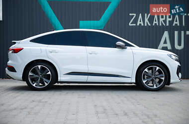 Позашляховик / Кросовер Audi Q4 e-tron 2022 в 