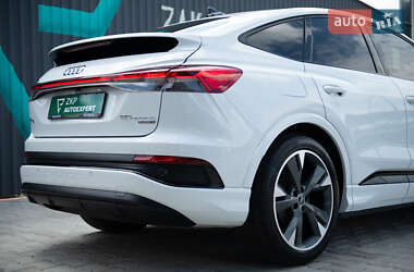 Позашляховик / Кросовер Audi Q4 e-tron 2022 в 