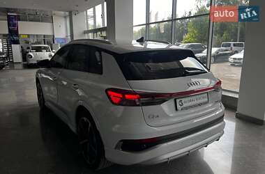 Позашляховик / Кросовер Audi Q4 e-tron 2022 в 