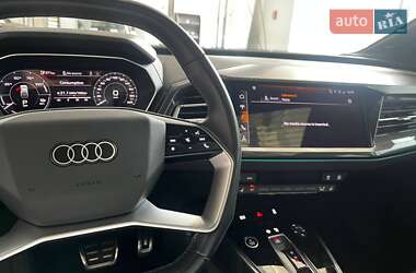 Позашляховик / Кросовер Audi Q4 e-tron 2022 в 