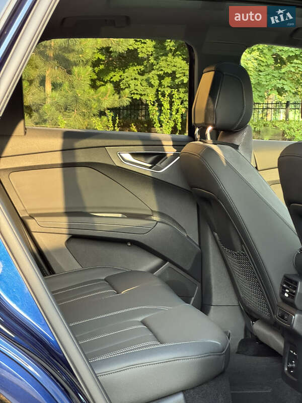 Позашляховик / Кросовер Audi Q4 e-tron 2023 в Києві