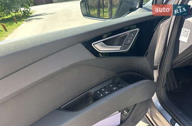Позашляховик / Кросовер Audi Q4 e-tron 2021 в 