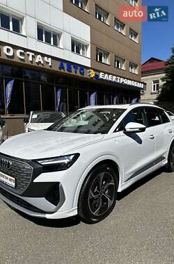 Позашляховик / Кросовер Audi Q4 e-tron 2025 в 