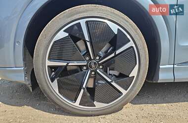 Внедорожник / Кроссовер Audi Q4 e-tron 2024 в 