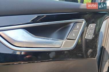 Внедорожник / Кроссовер Audi Q4 e-tron 2024 в 