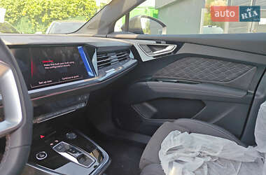 Внедорожник / Кроссовер Audi Q4 e-tron 2024 в 