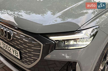 Позашляховик / Кросовер Audi Q4 e-tron 2024 в 