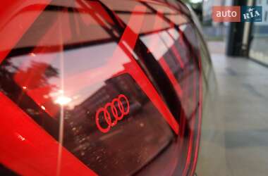 Позашляховик / Кросовер Audi Q4 e-tron 2025 в 