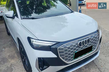Внедорожник / Кроссовер Audi Q4 e-tron 2023 в 