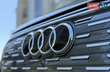 Внедорожник / Кроссовер Audi Q4 e-tron 2023 в 