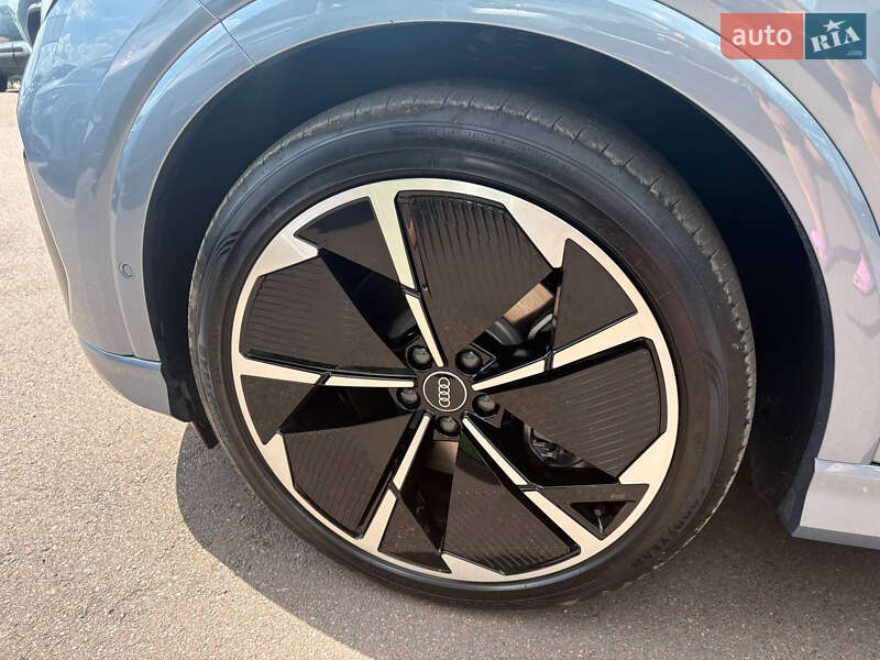 Внедорожник / Кроссовер Audi Q4 e-tron 2024 в Киеве