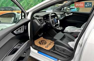 Внедорожник / Кроссовер Audi Q4 e-tron 2025 в 