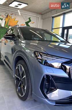 Позашляховик / Кросовер Audi Q4 e-tron 2024 в 