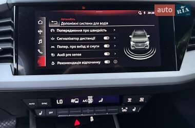 Позашляховик / Кросовер Audi Q4 e-tron 2021 в 