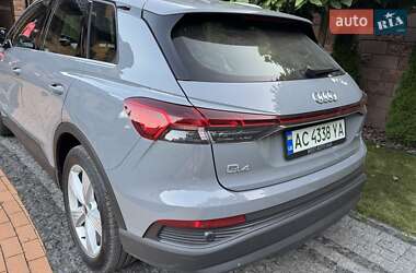 Позашляховик / Кросовер Audi Q4 e-tron 2021 в 