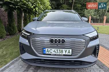 Позашляховик / Кросовер Audi Q4 e-tron 2021 в 