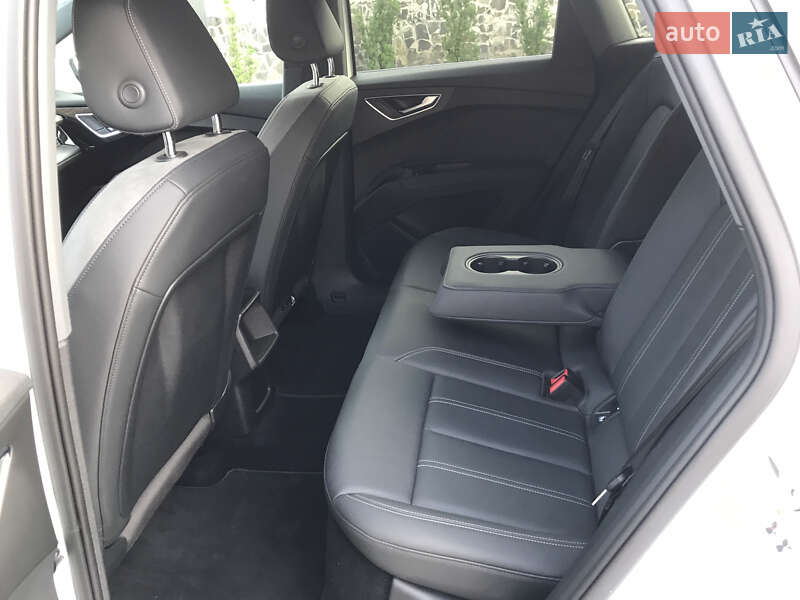 Внедорожник / Кроссовер Audi Q4 e-tron 2023 в Ровно