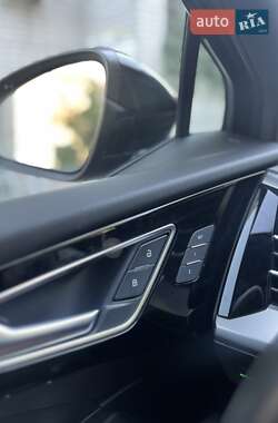 Позашляховик / Кросовер Audi Q4 e-tron 2022 в 