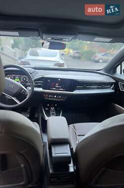 Позашляховик / Кросовер Audi Q4 e-tron 2022 в 