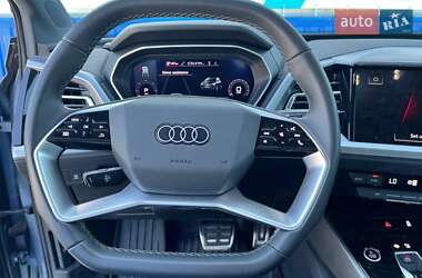 Позашляховик / Кросовер Audi Q4 e-tron 2023 в 