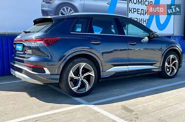 Внедорожник / Кроссовер Audi Q4 e-tron 2024 в 
