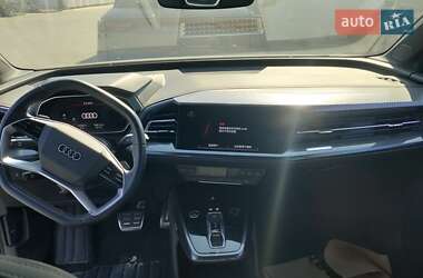 Позашляховик / Кросовер Audi Q4 e-tron 2022 в 