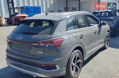Позашляховик / Кросовер Audi Q4 e-tron 2022 в 