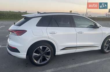 Внедорожник / Кроссовер Audi Q4 e-tron 2024 в 