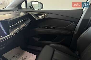 Позашляховик / Кросовер Audi Q4 e-tron 2025 в 