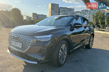 Внедорожник / Кроссовер Audi Q4 e-tron 2023 в 