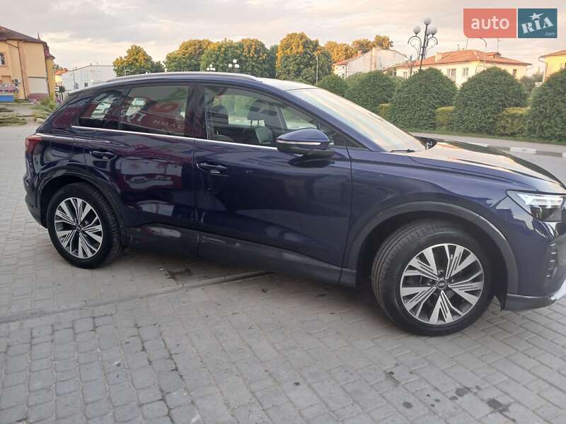 Позашляховик / Кросовер Audi Q4 e-tron 2021 в 