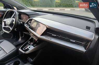 Позашляховик / Кросовер Audi Q4 e-tron 2021 в 