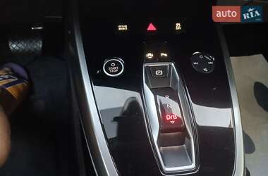 Позашляховик / Кросовер Audi Q4 e-tron 2021 в 