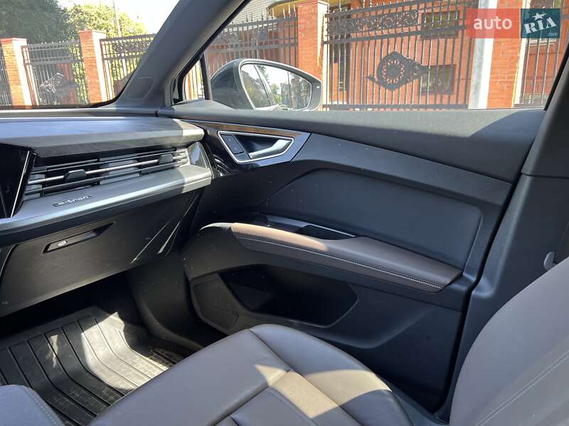 Позашляховик / Кросовер Audi Q4 e-tron 2022 в Дніпрі