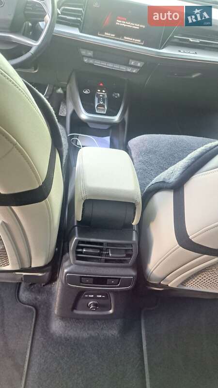 Позашляховик / Кросовер Audi Q4 e-tron 2023 в Борисполі