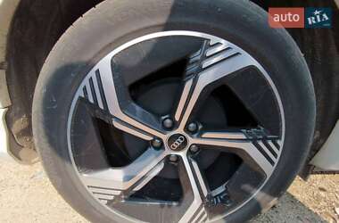 Внедорожник / Кроссовер Audi Q4 e-tron 2024 в 