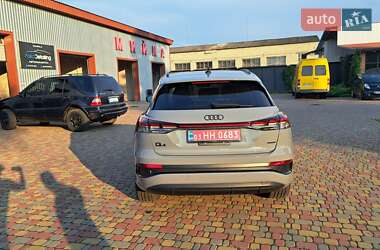 Позашляховик / Кросовер Audi Q4 e-tron 2023 в 