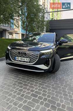 Внедорожник / Кроссовер Audi Q4 e-tron 2023 в 