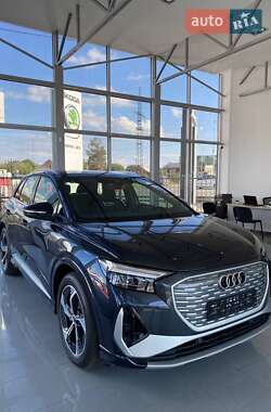Позашляховик / Кросовер Audi Q4 e-tron 2024 в 
