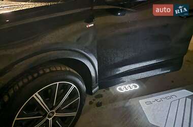 Позашляховик / Кросовер Audi Q4 e-tron 2022 в 