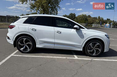 Позашляховик / Кросовер Audi Q4 e-tron 2023 в 