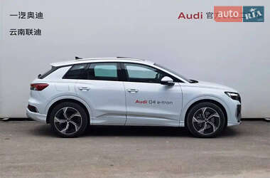 Позашляховик / Кросовер Audi Q4 e-tron 2023 в 