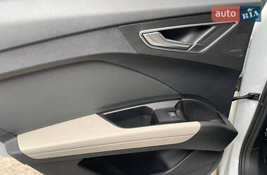 Внедорожник / Кроссовер Audi Q4 e-tron 2023 в 