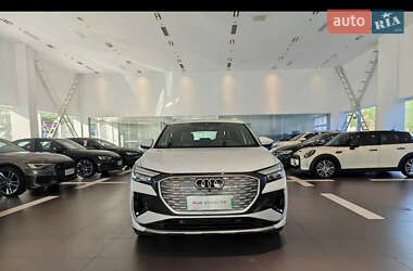 Позашляховик / Кросовер Audi Q4 e-tron 2023 в 