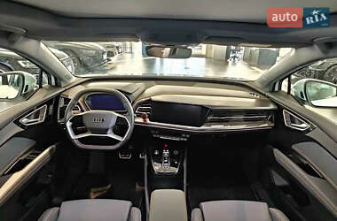Позашляховик / Кросовер Audi Q4 e-tron 2023 в 