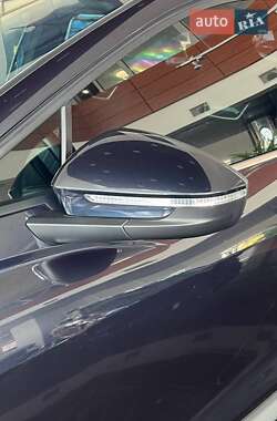 Позашляховик / Кросовер Audi Q4 e-tron 2023 в 