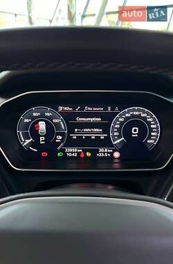 Позашляховик / Кросовер Audi Q4 e-tron 2023 в 