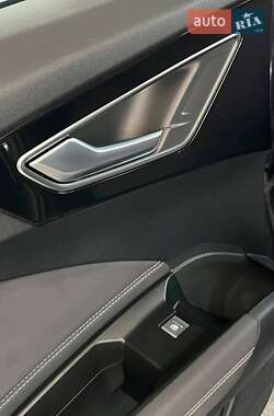 Позашляховик / Кросовер Audi Q4 e-tron 2023 в 